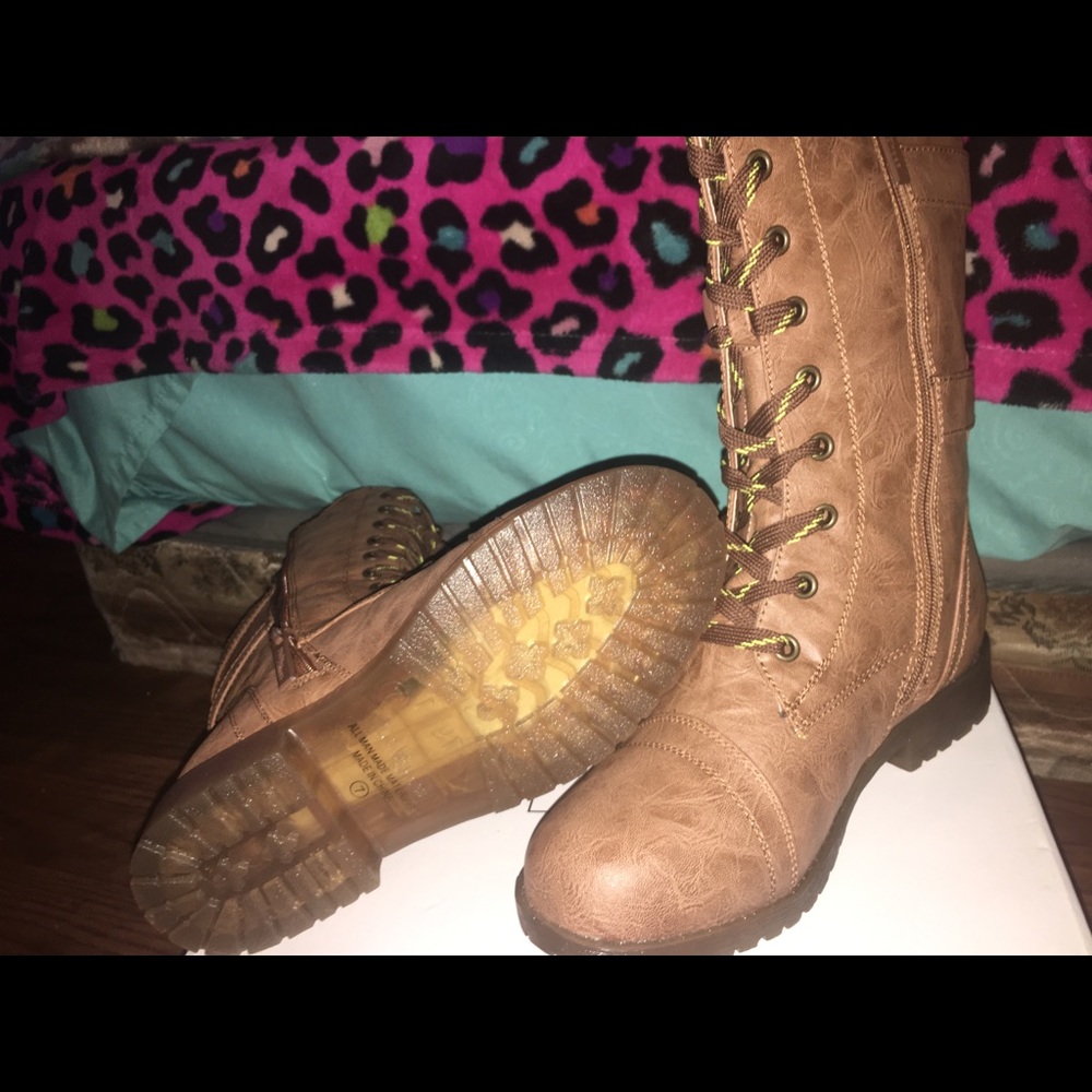 BRAND NEW!! COMBAT BOOTS